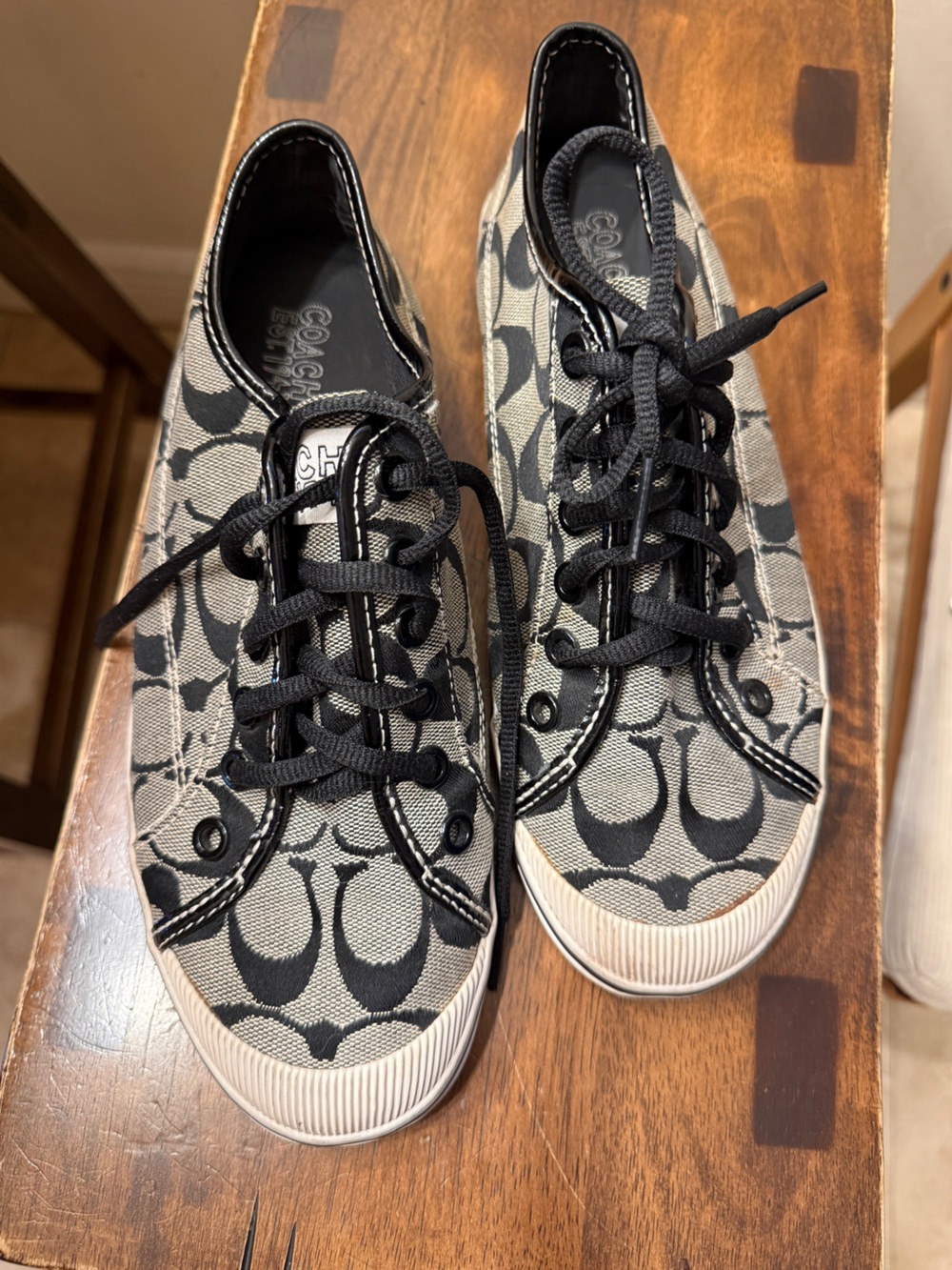 Coach Black and Cream Signature Canvas Sneakers size 7